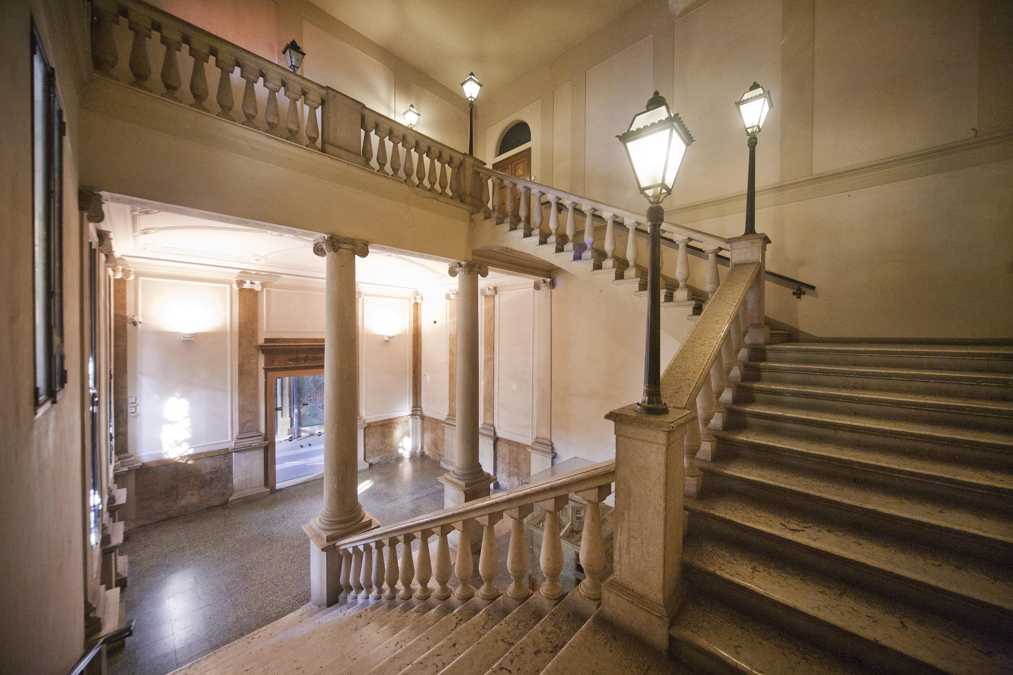 Scalone principale di accesso alla sala di studio dell’Archivio di Stato edificato nel 1848, su progetto dell’architetto Pietro Marchelli.